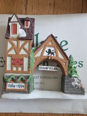 Department 56 Tudor Holiday Arch in White, Brown & Green